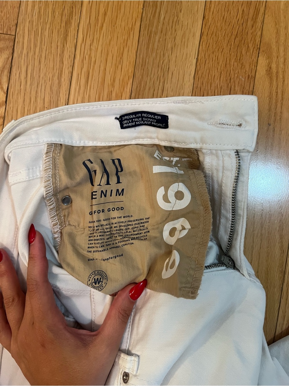 GAP womens's White Denim Pants - Classic Fit